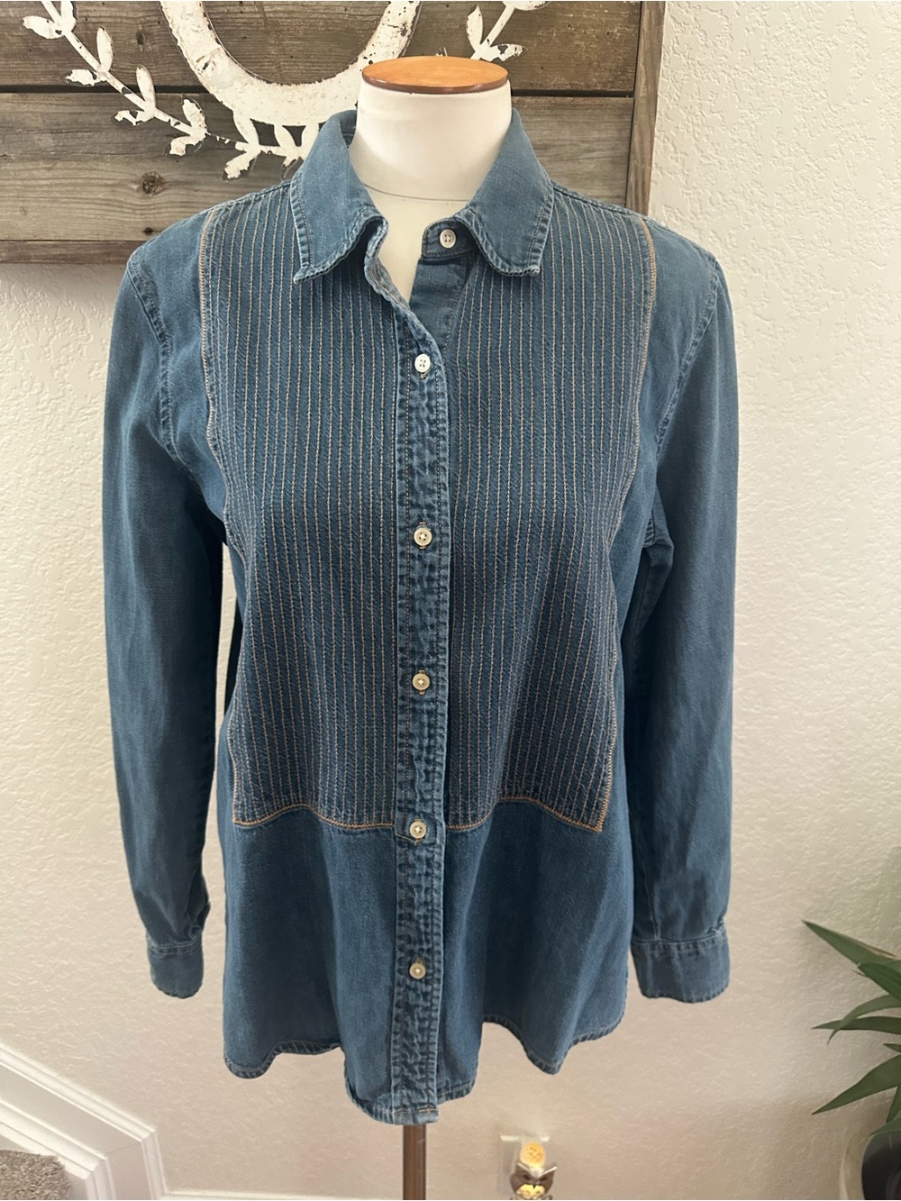 VTG GAP Classic Blue Denim Button-Front Denim Chambray Shirt - Women's L